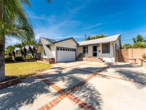 MLS #OC26212274 image #0