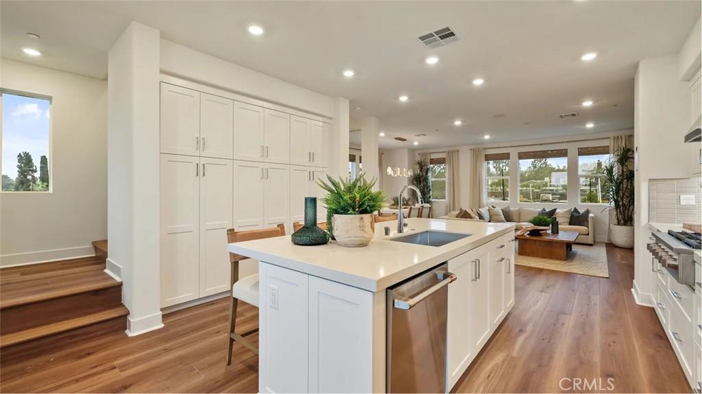 MLS #OC26213096 image #0