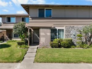 MLS #OC26216986 image #0