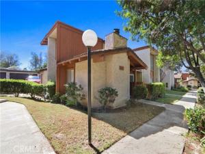 MLS #OC26220990 image #0