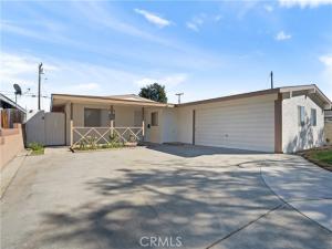 MLS #OC26225380 image #0