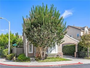 MLS #OC26225606 image #0