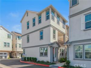 MLS #OC26225901 image #0