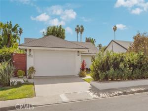 MLS #OC26226410 image #0