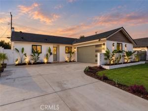 MLS #OC26228080 image #0