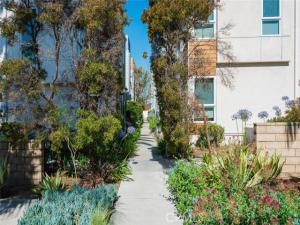 MLS #OC26228302 image #0