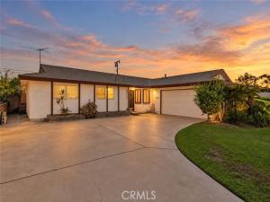 MLS #OC26228551 image #0