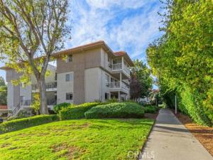 MLS #OC26228726 image #0