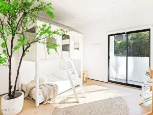 11210 Briarcliff Lane Studio City