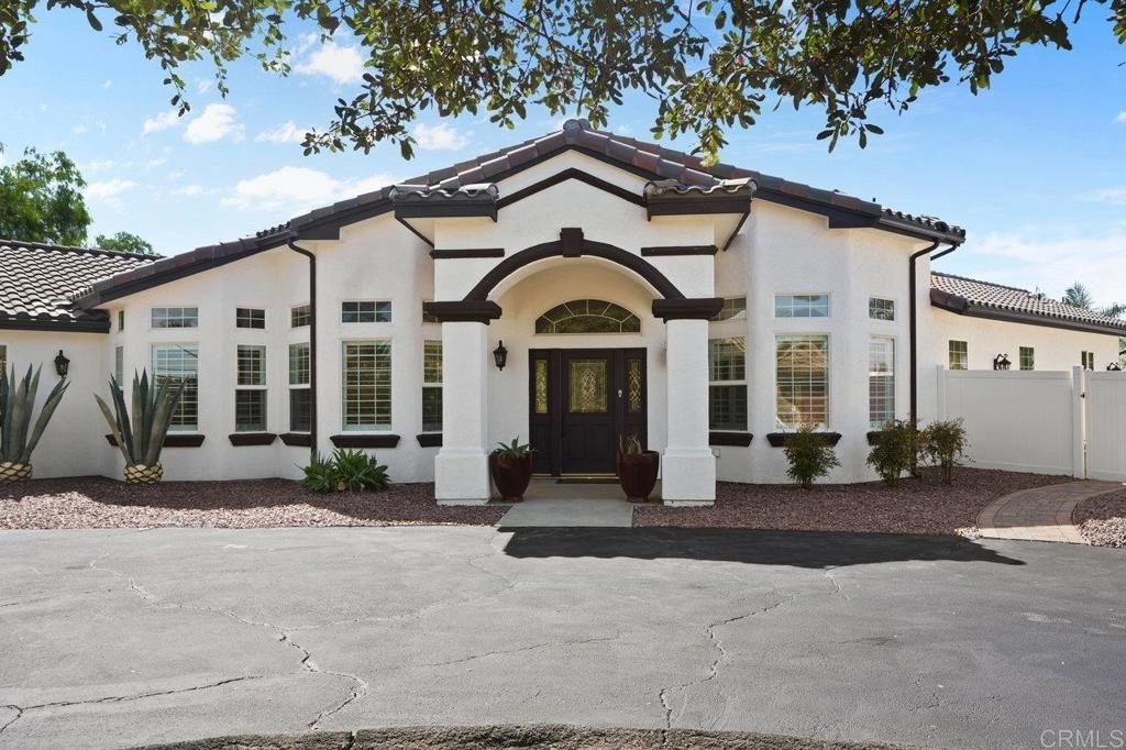 MLS #PTP2505789 image #0