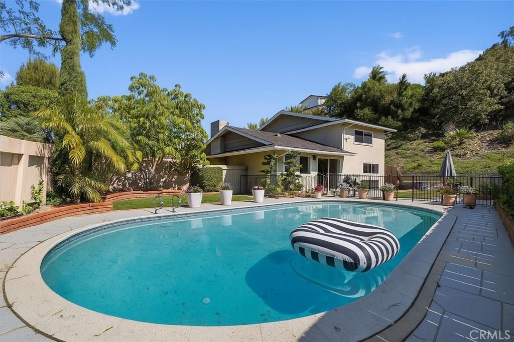 MLS #PV25200699 image #0