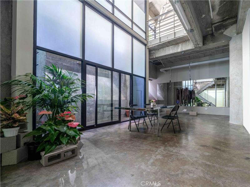 MLS #PV25231543 image #0