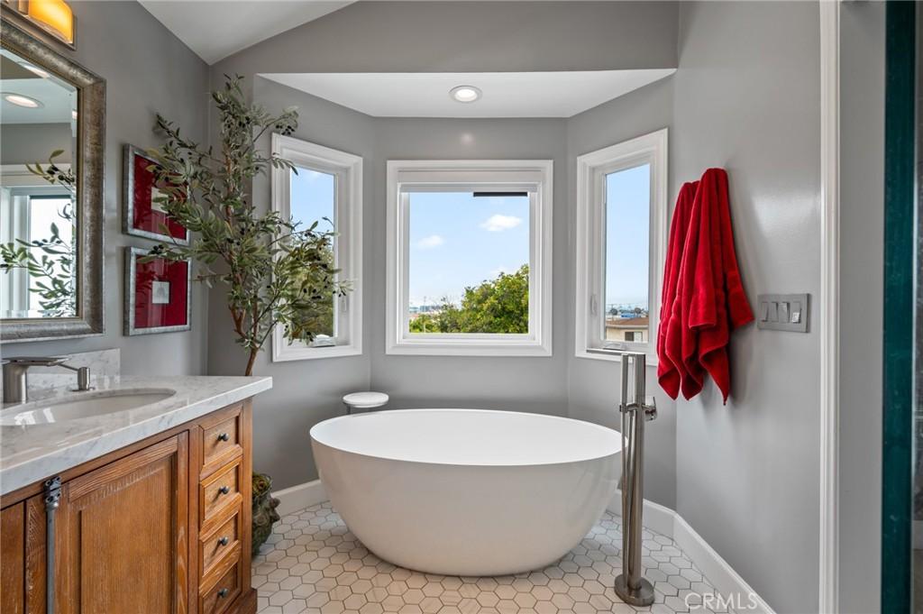 MLS #PV26158113 image #0