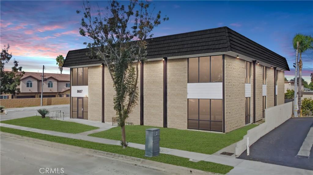 8607 Imperial #106 Downey CA 90242 | MLS #PW24116669 45 MLS #PW24116669 image #0