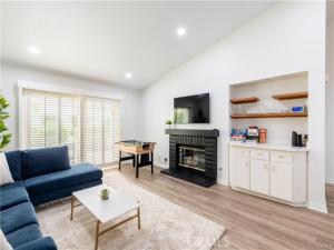 MLS #PW25207077 image #0