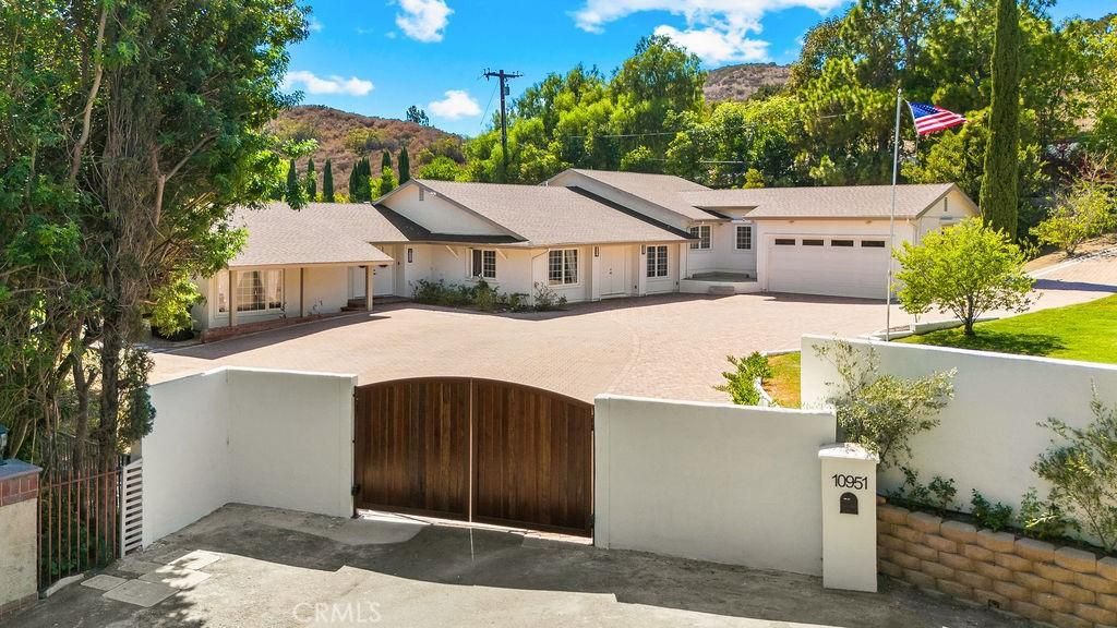 MLS #PW25218241 image #0