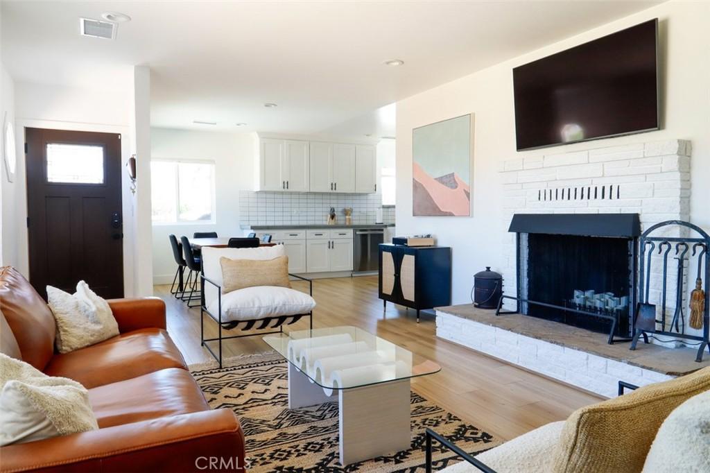 MLS #PW25252123 image #0