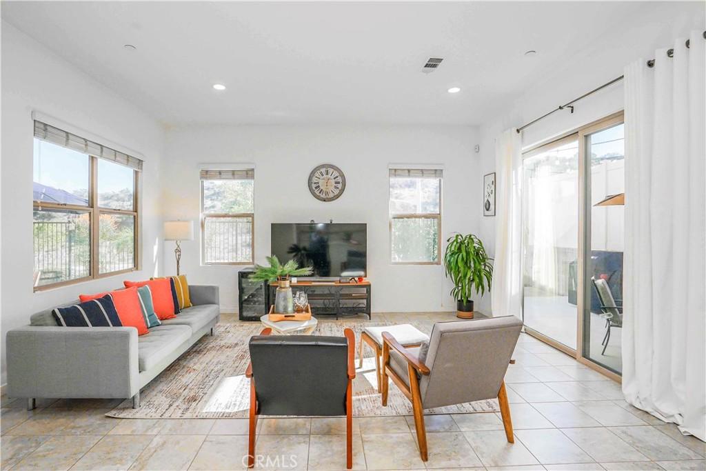 MLS #PW25273835 image #0