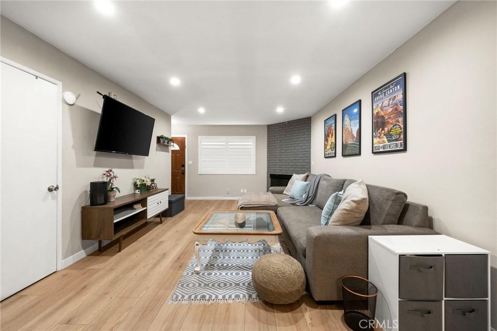2452 Chelsea PL #M Santa Monica CA 90404 | MLS #PW26156339 45 MLS #PW26156339 image #0