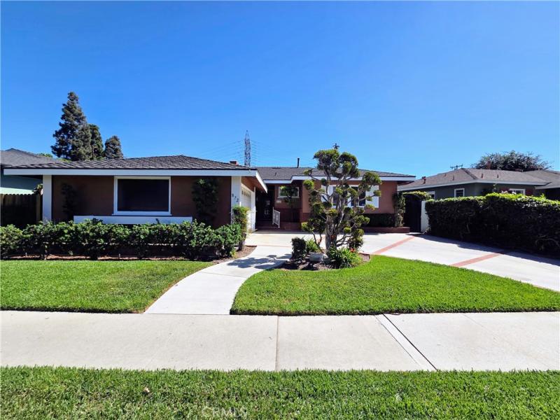 872 N Karen WY Long Beach CA 90815 | MLS #PW26217269 45 MLS #PW26217269 image #0