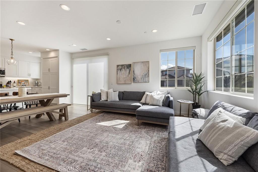 MLS #SB25268576 image #0