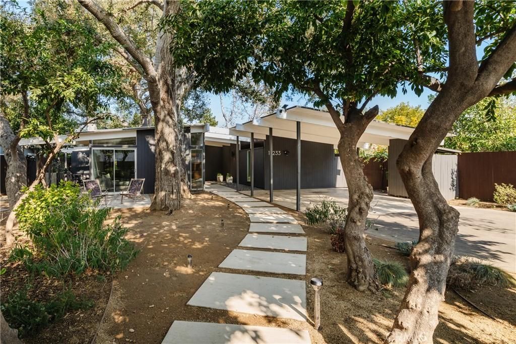 13233 Addison StreetSherman Oaks image #0