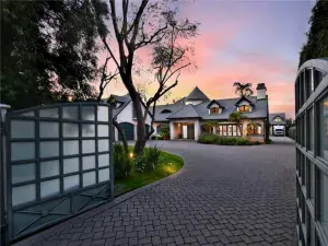 13157 Chandler Boulevard Sherman Oaks