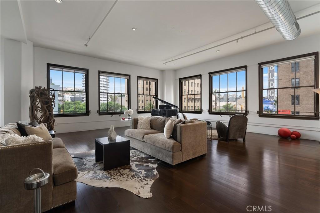 MLS #SR25209452 image #0