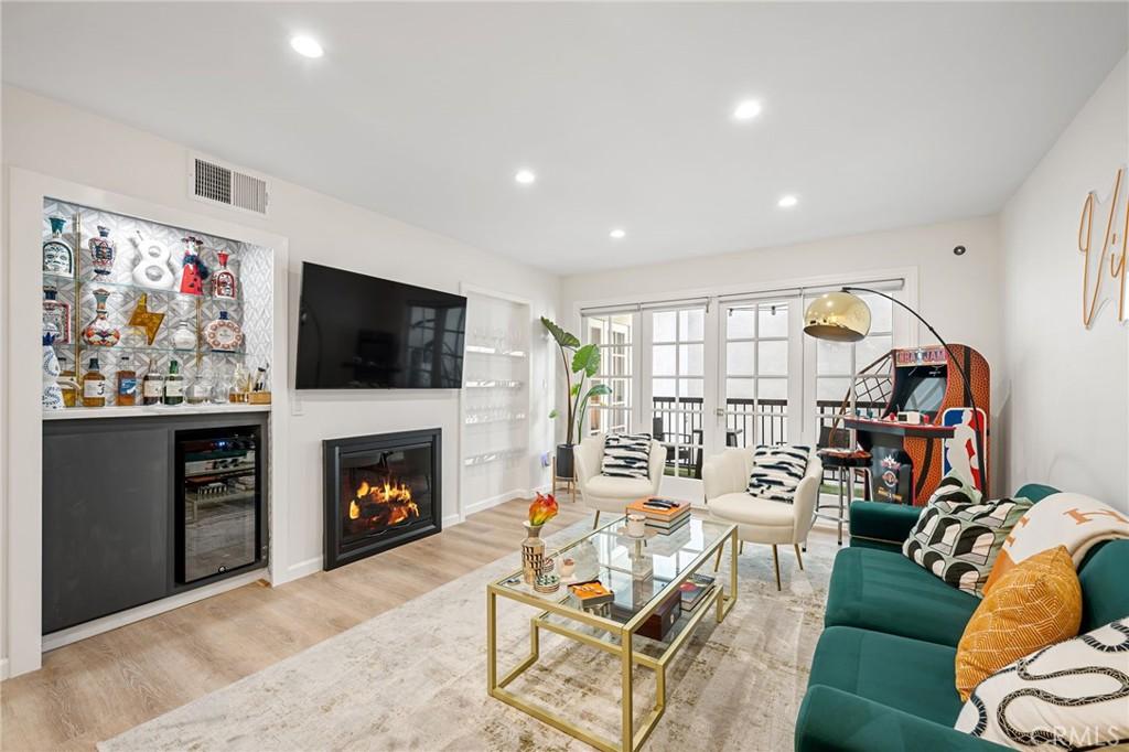 906 N Doheny DR #318 West Hollywood CA 90069 | MLS #SR26035153 45 MLS #SR26035153 image #0