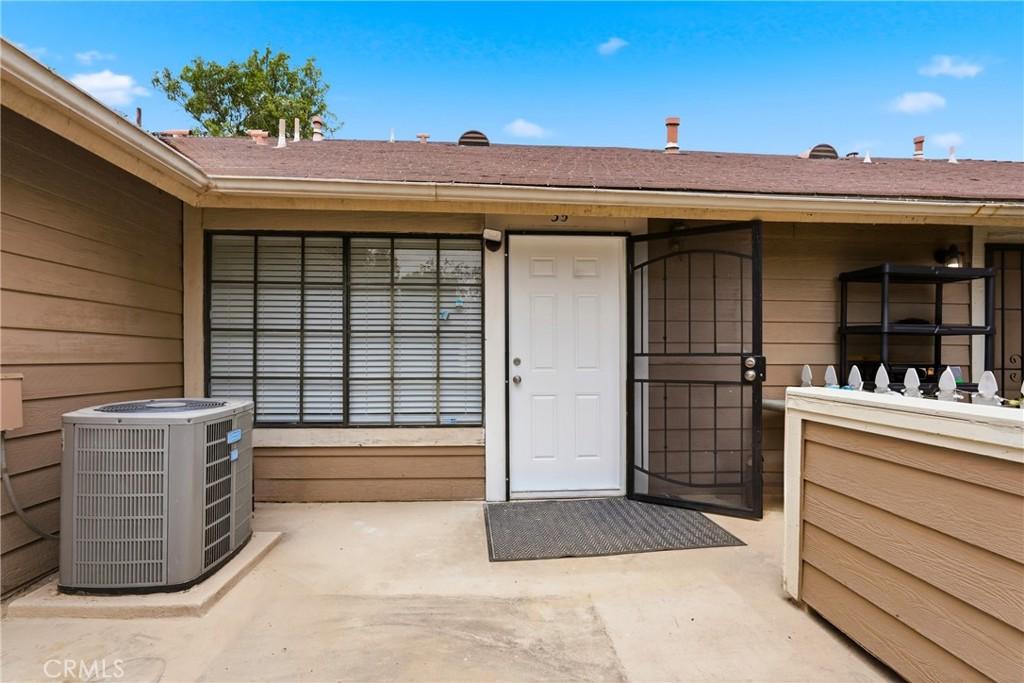 11350 Foothill #35 Sylmar CA 91342 | MLS #SR26138415 45 MLS #SR26138415 image #0