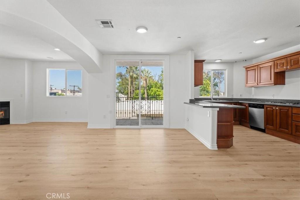 5305 Bellingham #304 Valley Village CA 91607 | MLS #SR26145426 45 MLS #SR26145426 image #0