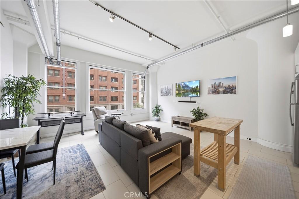 939 S Broadway Los Angeles CA 90015 | MLS #SR26146217 45 MLS #SR26146217 image #0