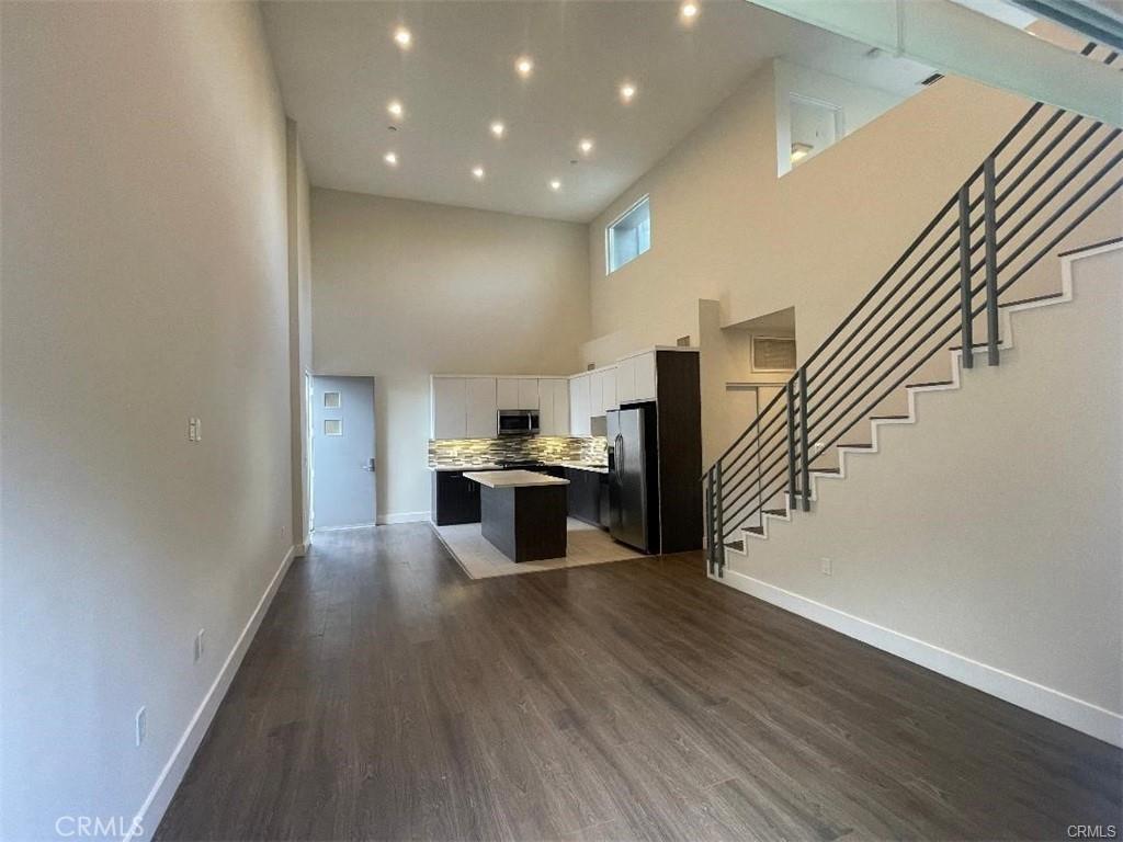 6445 Woodley AV #204 Lake Balboa CA 91406 | MLS #SR26153658 45 MLS #SR26153658 image #0