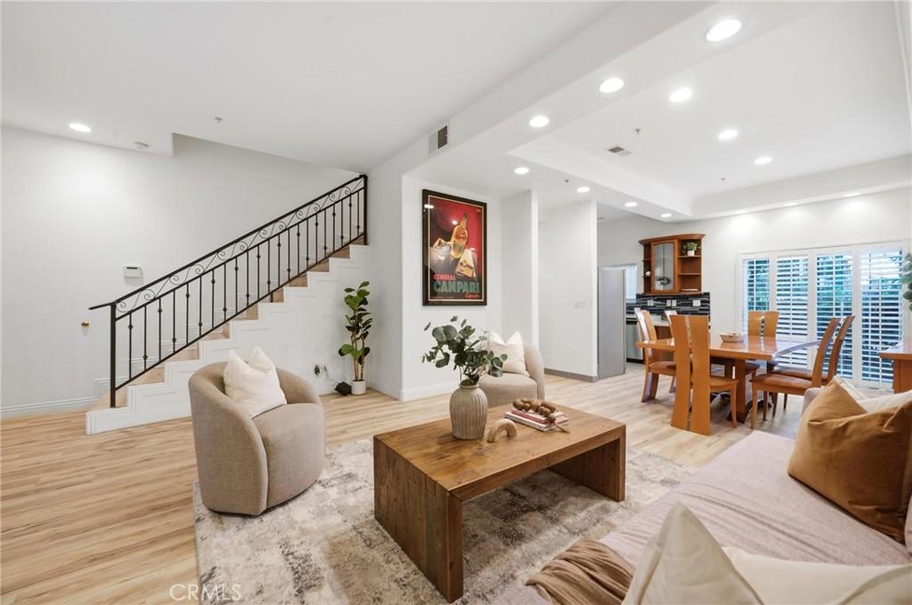 10833 Kling ST #4 North Hollywood CA 91602 | MLS #SR26161168 45 MLS #SR26161168 image #0