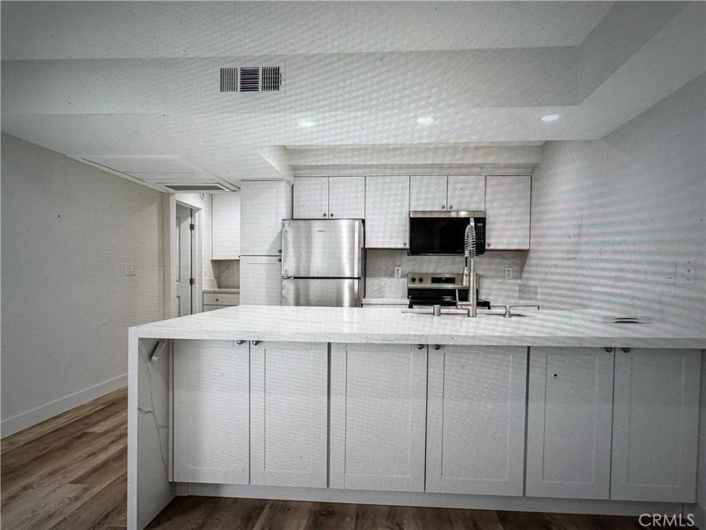 750 N Kings #105 West Hollywood CA 90069 | MLS #SR26162244 45 MLS #SR26162244 image #0