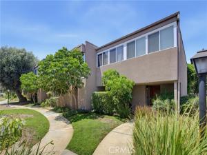 18134 Killion Street #4 Tarzana CA 91356 | MLS #SR26164028 45 MLS #SR26164028 image #0