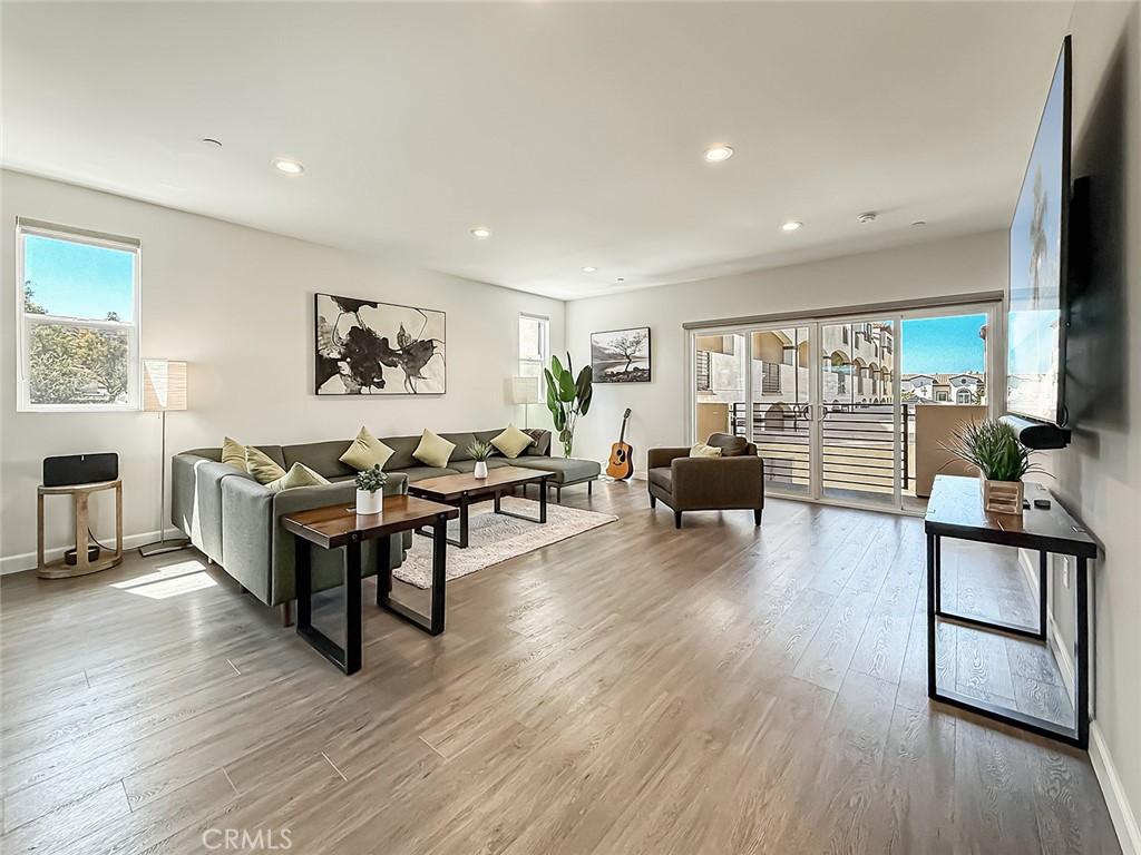 946 Warwick Thousand Oaks CA 91360 | MLS #SR26165227 41 MLS #SR26165227 image #0