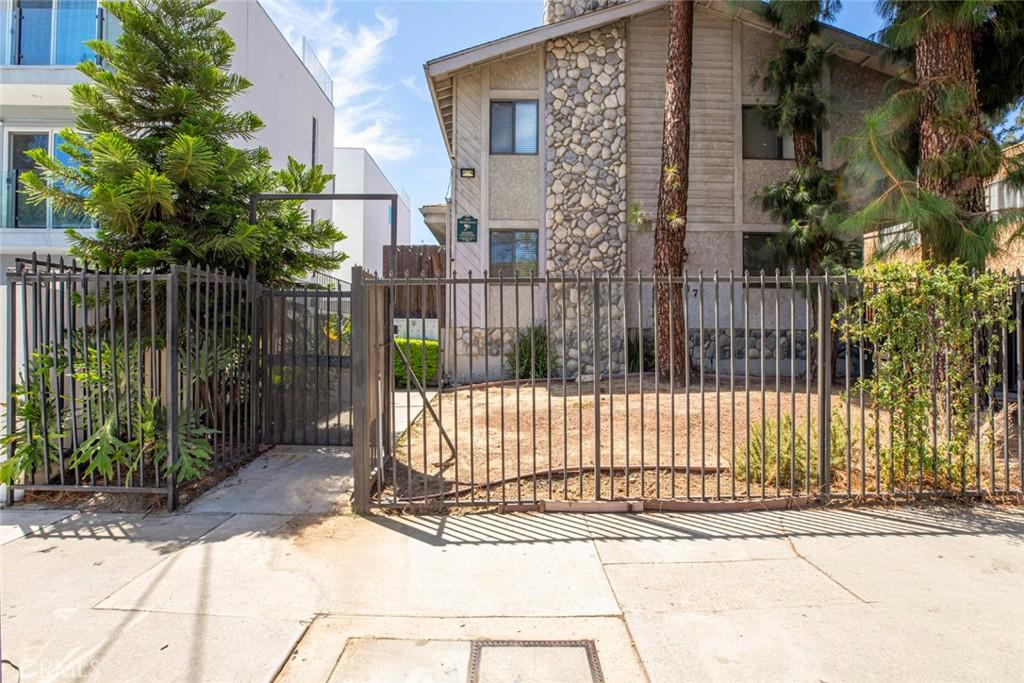 6847 Haskell AV #1 Van Nuys CA 91406 | MLS #SR26179832 45 MLS #SR26179832 image #0