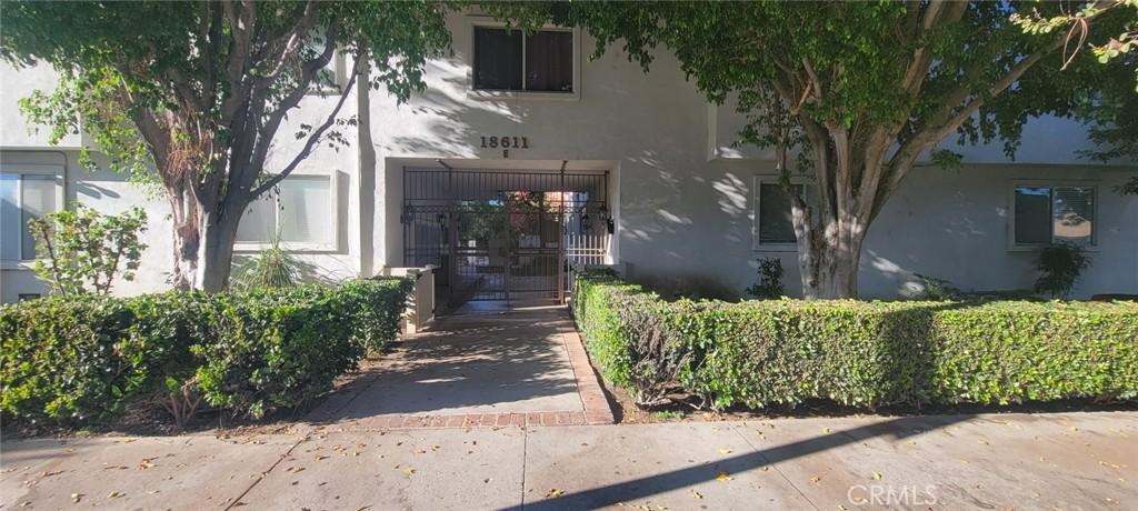 18611 Collins #E 33 Tarzana CA 91356 | MLS #SR26182921 45 MLS #SR26182921 image #0