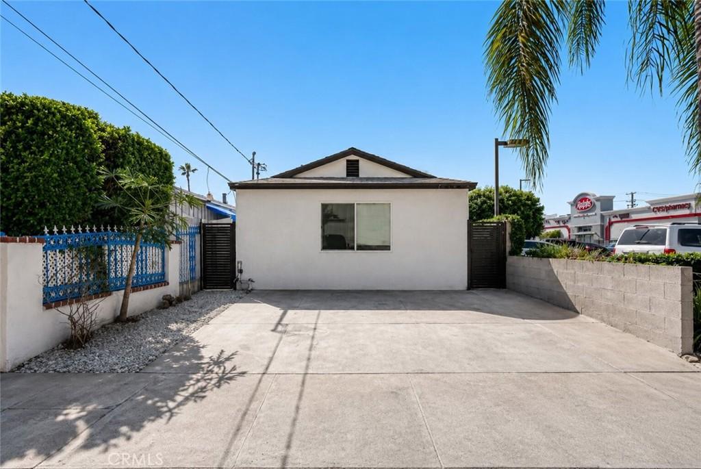 1124 Coronel ST San Fernando CA 91340 | MLS #SR26194385 45 MLS #SR26194385 image #0
