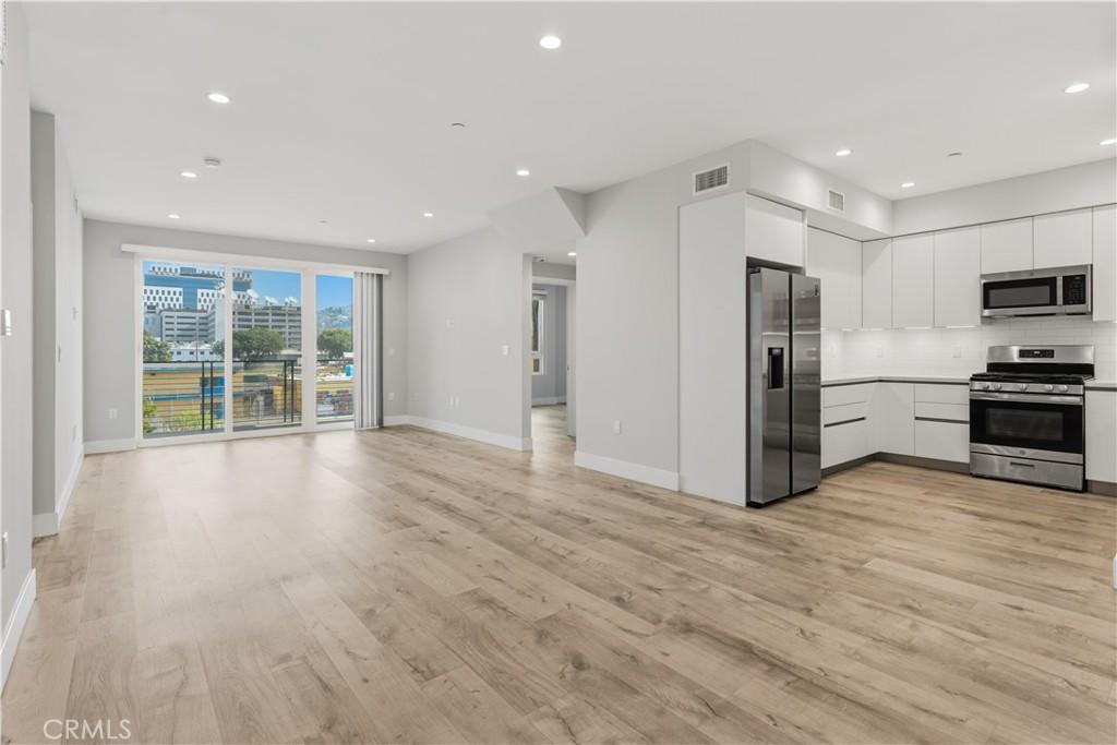 5820 La Mirada AV #401 Hollywood CA 90038 | MLS #SR26216401 45 MLS #SR26216401 image #0