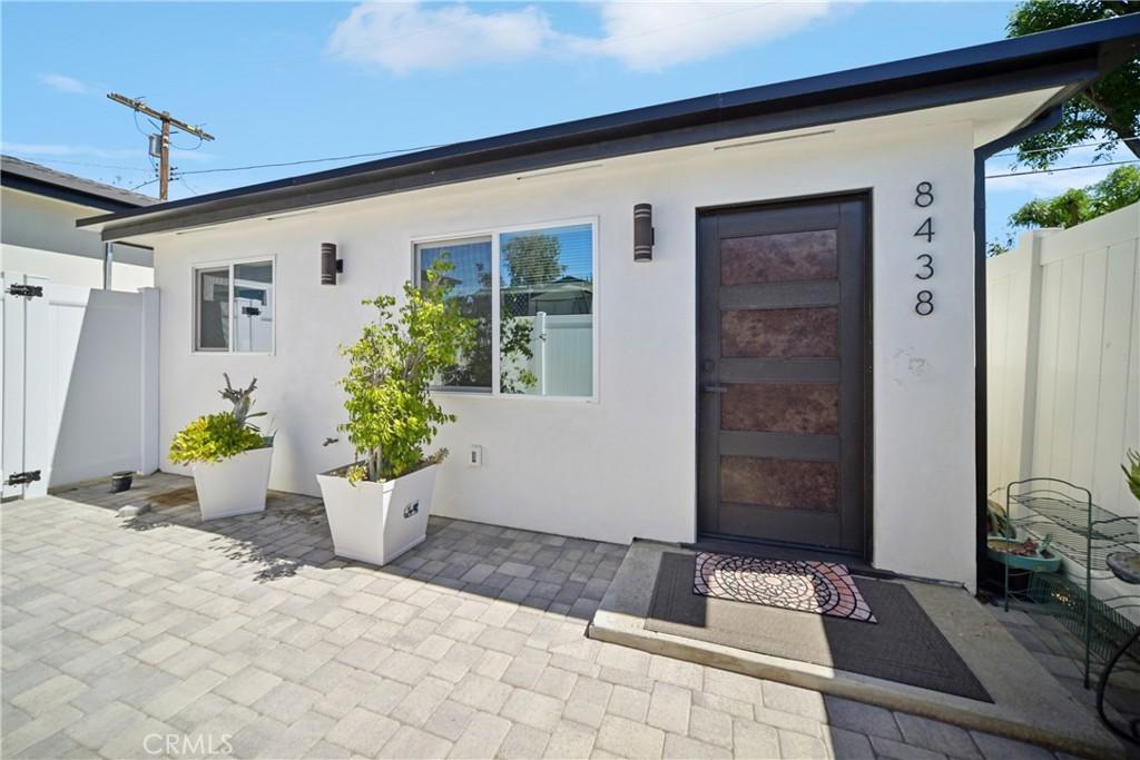 8438 Oakdale AV Winnetka CA 91306 | MLS #SR26217189 45 MLS #SR26217189 image #0