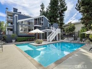 17711 Margate Street #316 Encino CA 91316 | MLS #SR26219051 45 MLS #SR26219051 image #0