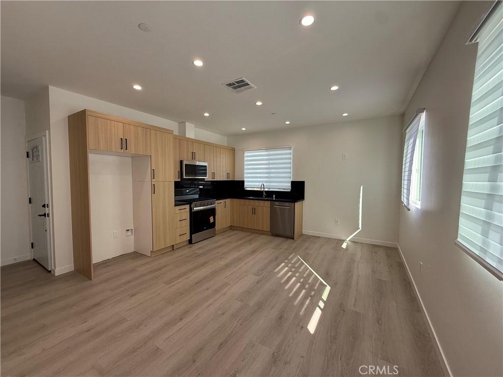 6549 Satsuma AV North Hollywood CA 91606 | MLS #SR26219999 41 MLS #SR26219999 image #0