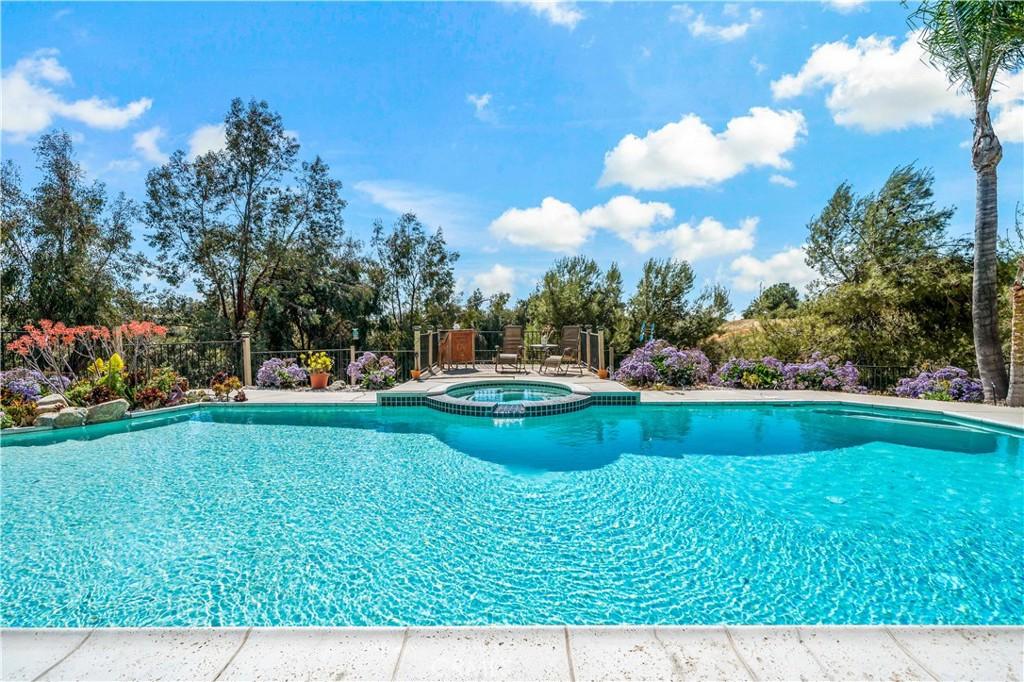 MLS #SW25088165 img 0