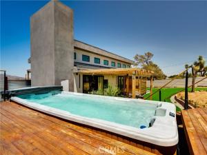 MLS #TR25214048 image #0