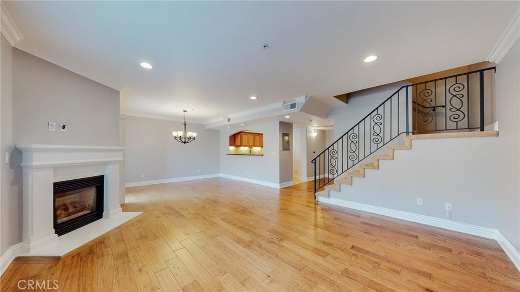 MLS #WS24255195 img 0