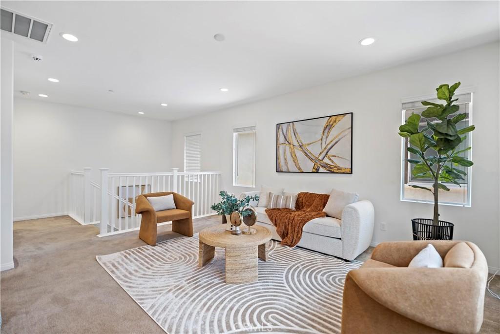 MLS #WS25110783 img 0