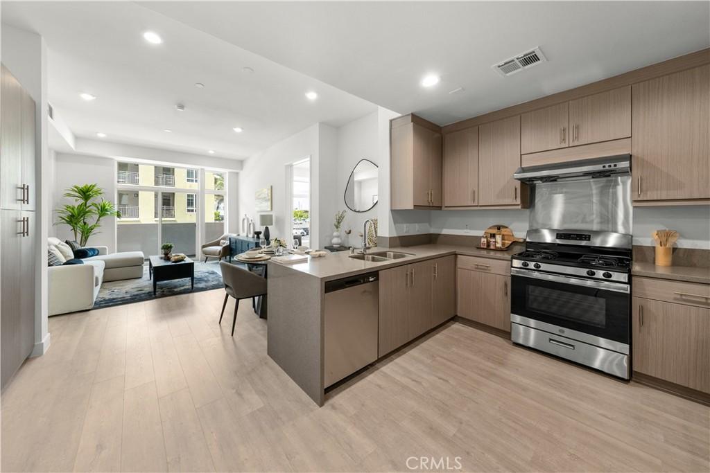 MLS #WS25141614 image #0