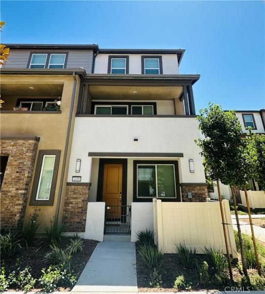 MLS #WS25165211 img 0